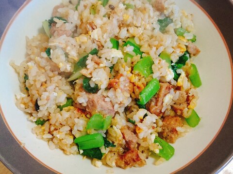 小松菜とチキンハンバーグの炒飯